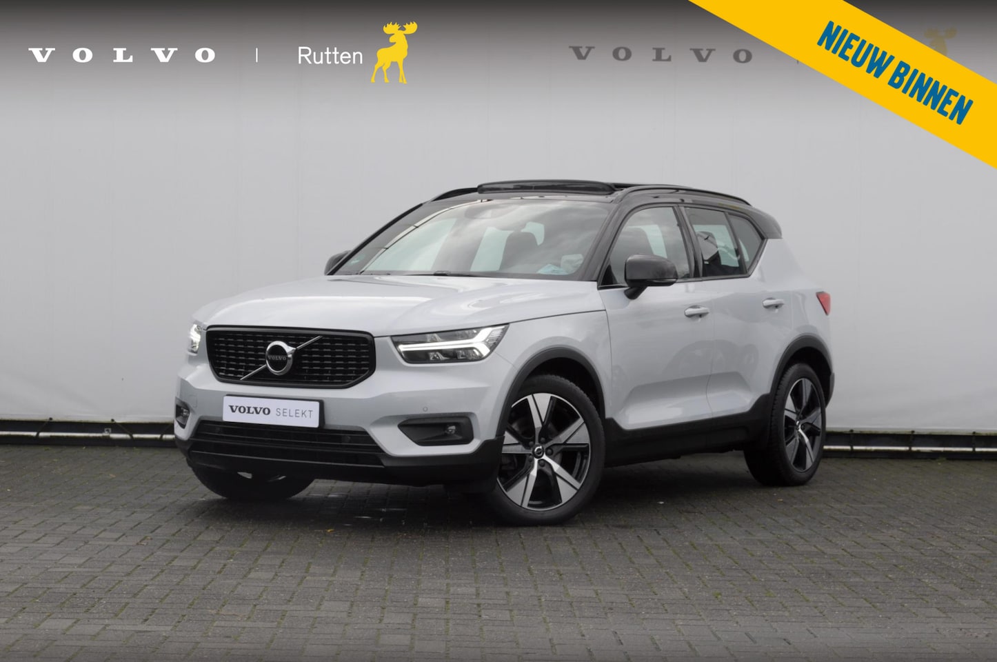 Volvo XC40 - B4 211PK Automaat R-Design / Lederen bekleding / Panoramisch schuif-kanteldak / Trekhaak / - AutoWereld.nl