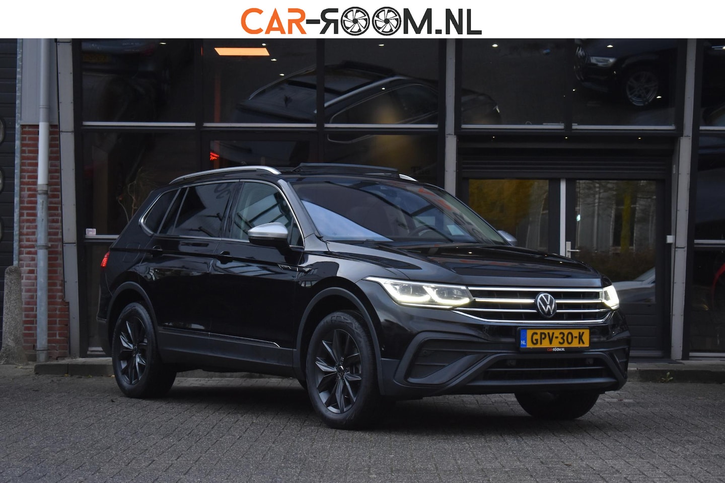 Volkswagen Tiguan Allspace - 1.5 TSI Life Pano Lane ACC Keyless Trekhaak - AutoWereld.nl