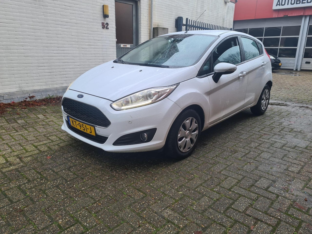 Ford Fiesta - 1.5 TDCi Style Ultimate Lease Edition Clima Euro 6 Wit 2016 - AutoWereld.nl