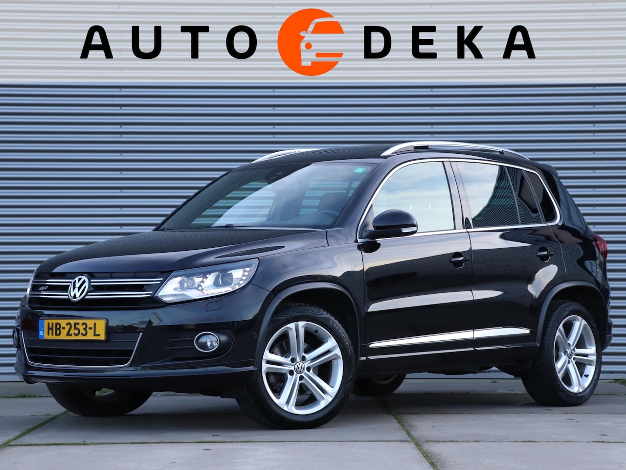 Volkswagen Tiguan - 1.4 TSI R-Line Edition *Panodak*Navigatie*Parkeersens.* - AutoWereld.nl