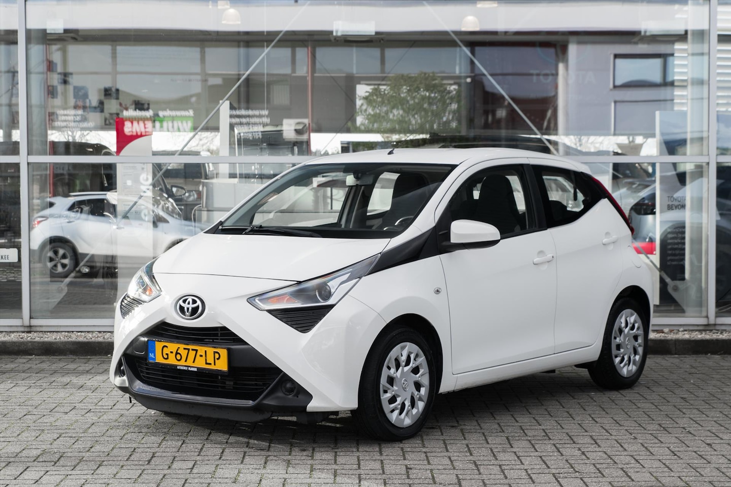 Toyota Aygo - 1.0 VVT-i 72pk x-play | 1e. Eig. | Dlr. Ondh. - AutoWereld.nl