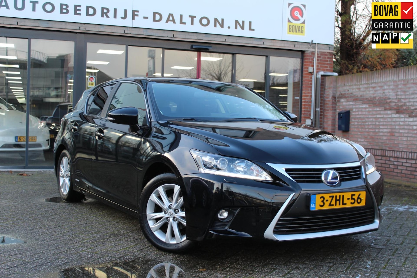 Lexus CT 200h - 1.8 HYBRIDE Luxury Line 5 DEURS NAVIGATIE / TREKHAAK - AutoWereld.nl