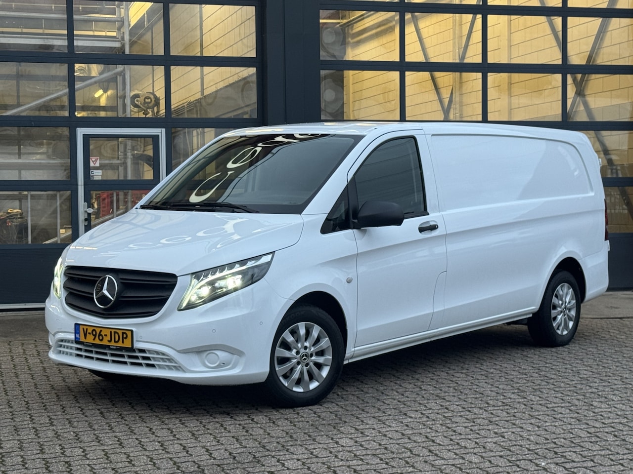 Mercedes-Benz Vito - 116 XL | LED | Cruise control | Camera | Trekhaak | Standkachel | Certified 24 mnd garanti - AutoWereld.nl