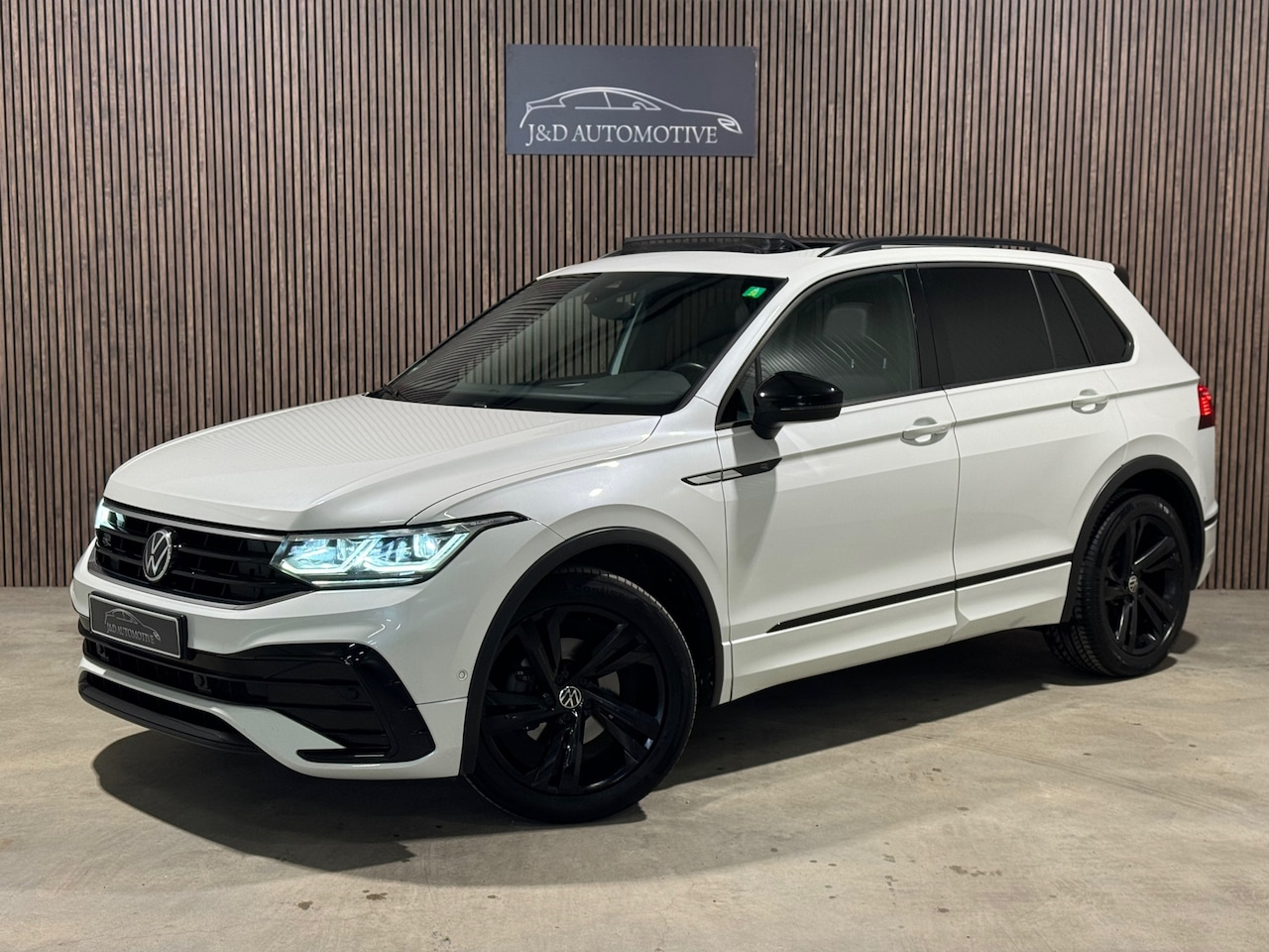 Volkswagen Tiguan - 1.5 TSI 3x R-Line 2021 DSG LED PANO CAMERA IQ - AutoWereld.nl