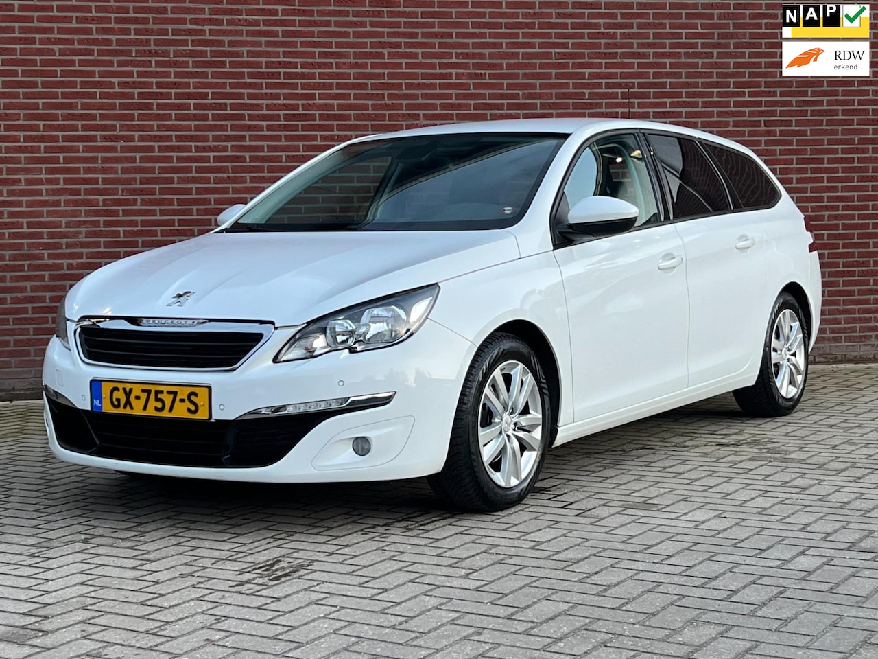 Peugeot 308 SW - 1.2 PureTech Blue Lease Executive / Airco / Cruise control / PDC / 131 PK - AutoWereld.nl