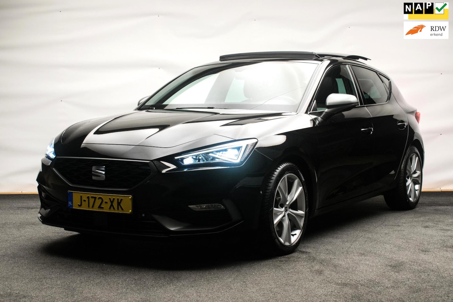 Seat Leon - 1.0 TSI FR Launch Edition [ Panoramadak Sfeerverlichting Full LED Digitaal Dashboard ] - AutoWereld.nl