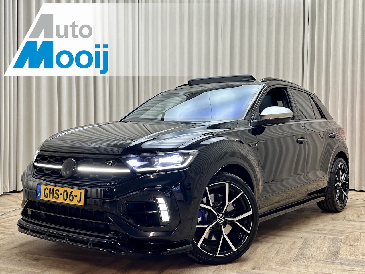 Volkswagen T-Roc - R 301PK *Akrapovic* R-Line Sportpakket / Panoramadak / Spoilerpakket / Adaptive Cruise / S - AutoWereld.nl