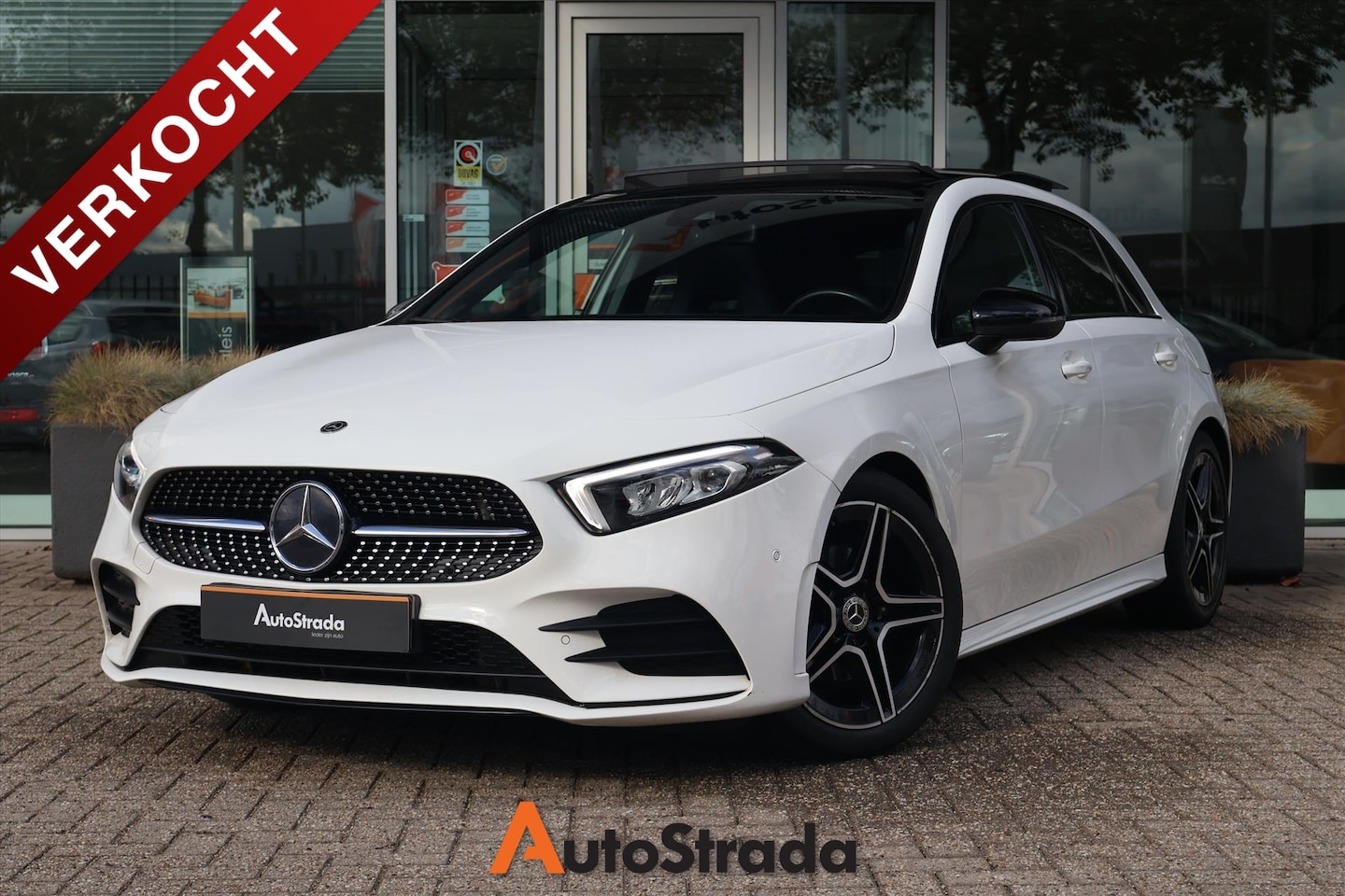 Mercedes-Benz A-klasse - A 180 136pk 7G-DCT | Pano | Climate | Camera | Carplay | Stoelverwarming - AutoWereld.nl