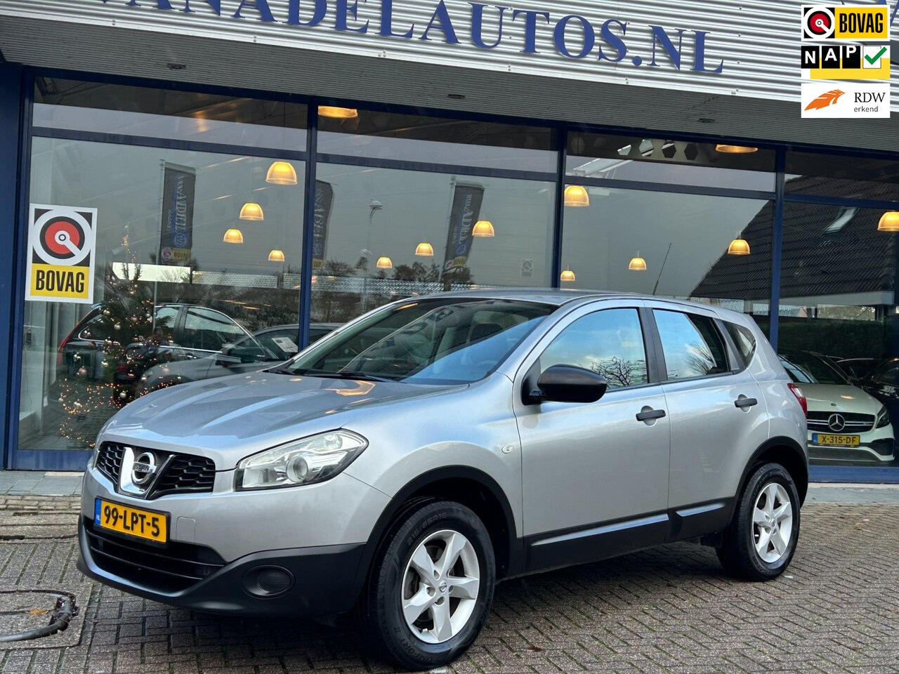 Nissan Qashqai - 1.6 Visia Airco Park.Sens Cruise Bluetooth LM-Velgen Trekhaak NAP NL-Auto Volledig Dealero - AutoWereld.nl