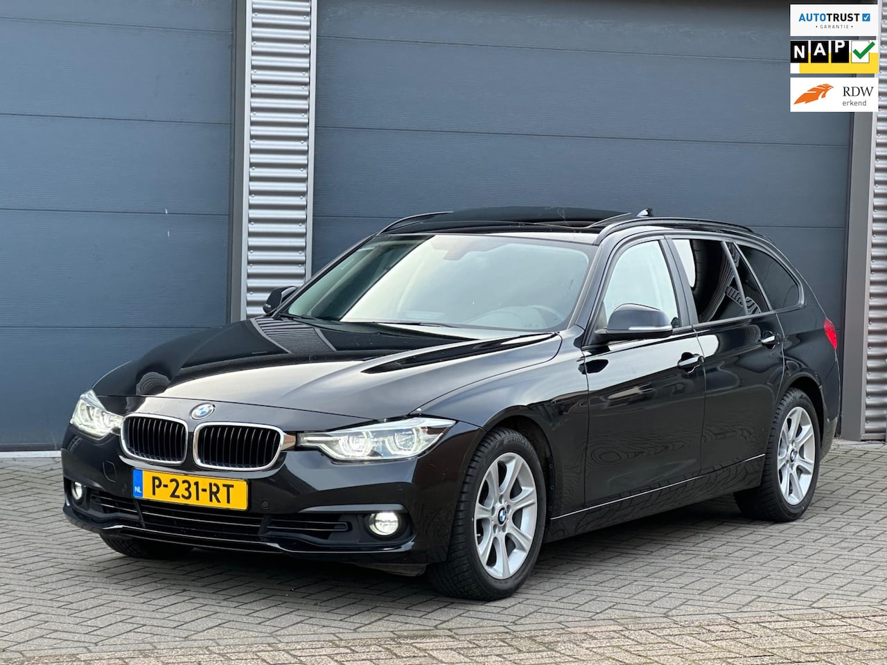 BMW 3-serie Touring - 320i Edition Luxury Line, panoramadak, electr trekhaak, compleet dealer onderhouden - AutoWereld.nl