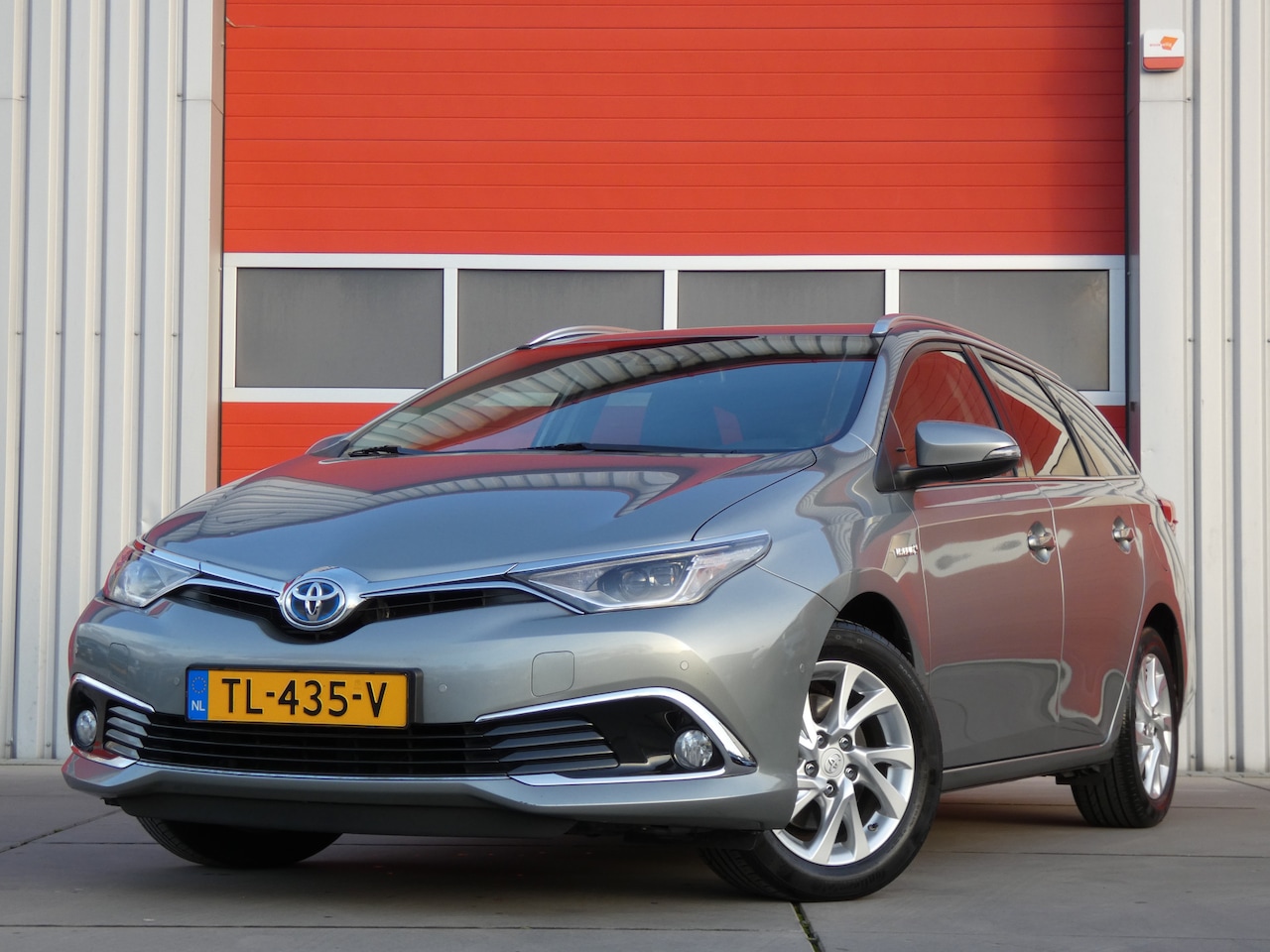 Toyota Auris Touring Sports - 1.8 Hybrid Executive/ lage km/ zeer mooi! - AutoWereld.nl