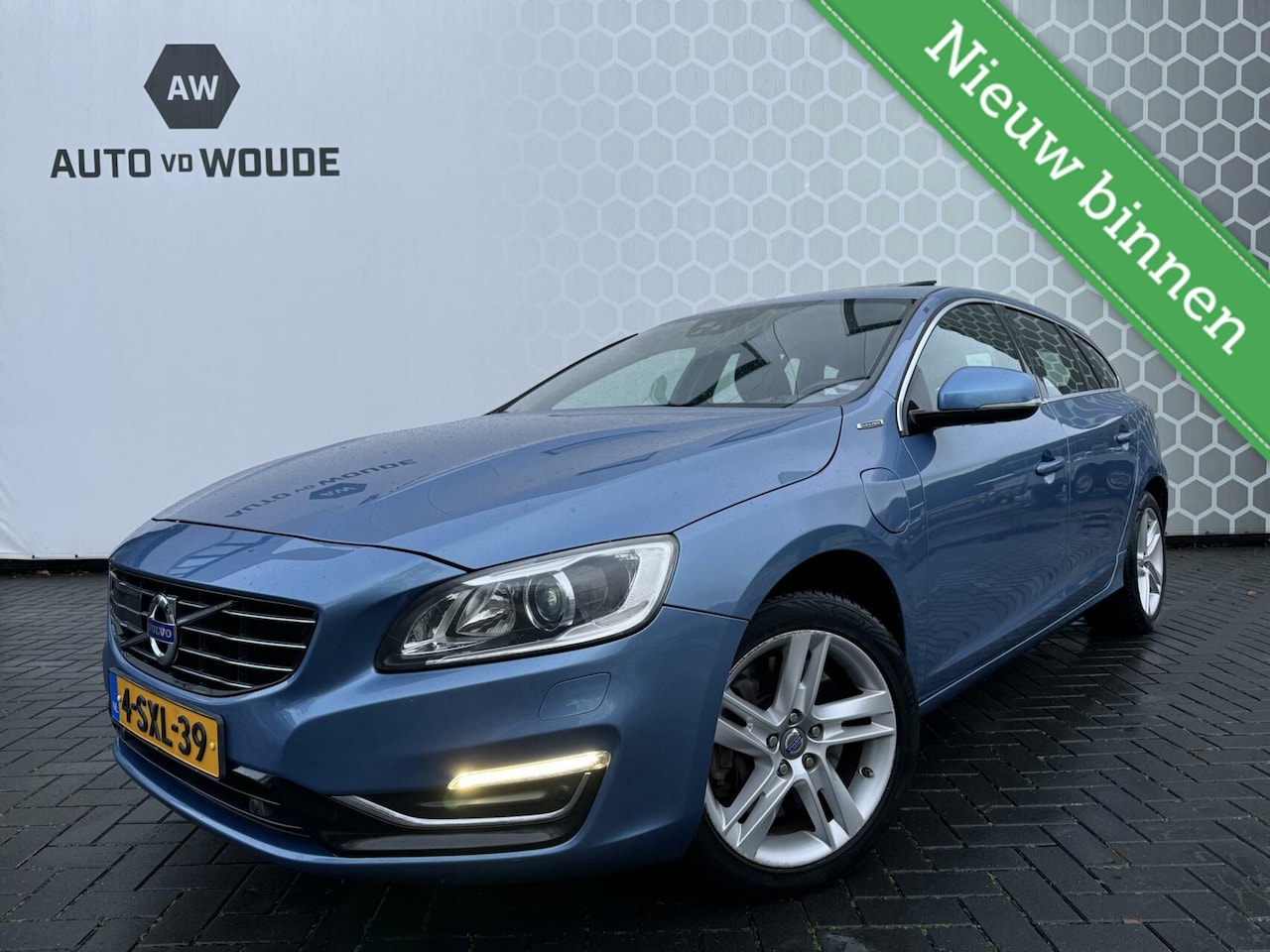 Volvo V60 - 2.4 D6 AWD Plug-In Hybrid Summum Schuifdak Leer - AutoWereld.nl