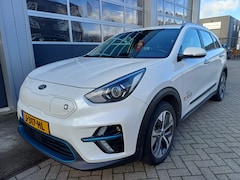 Kia e-Niro - ExecutiveLine 64kWh Kia Niro 65kWh Warmtepomp Stoel/Stuurverwarming incl. BTW