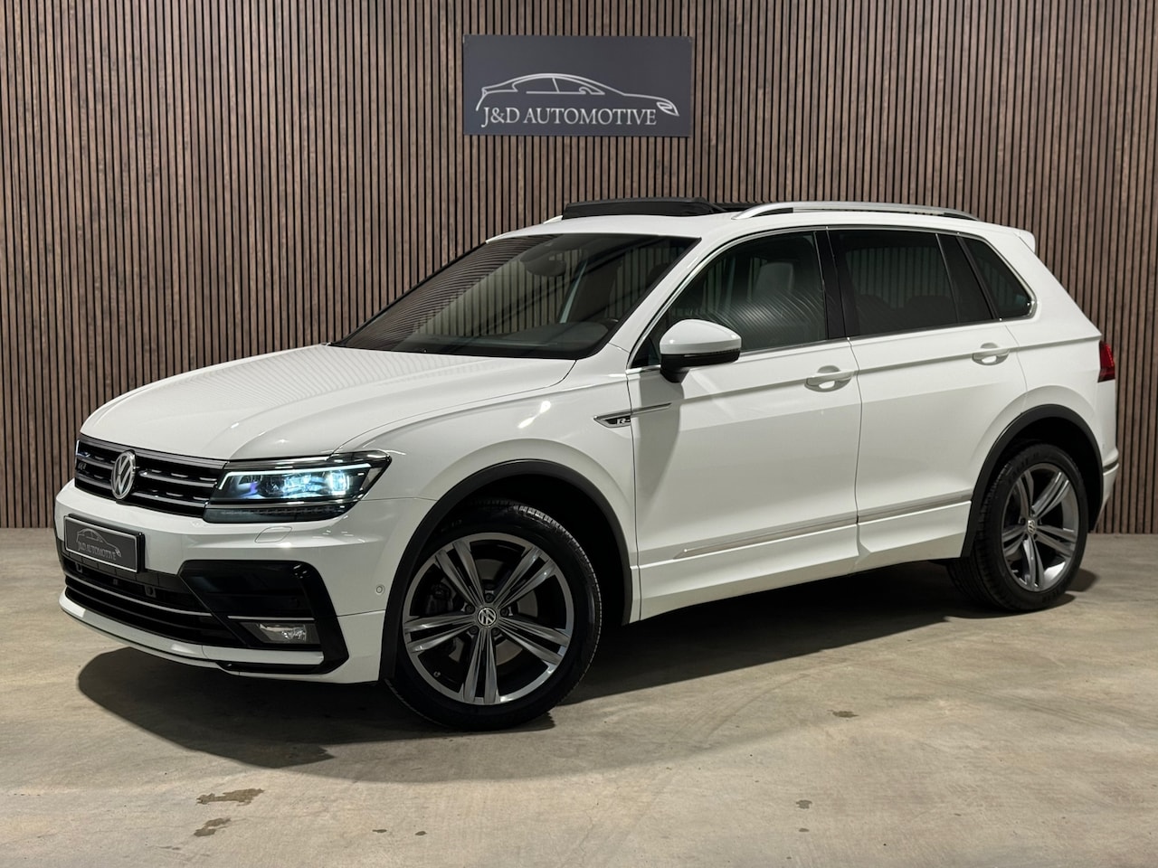 Volkswagen Tiguan - 2.0 TSI 4motion 3x R-line DSG 2018 FULL OPTION - AutoWereld.nl