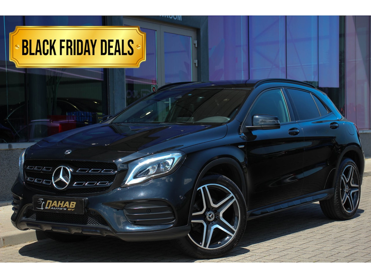 Mercedes-Benz GLA-Klasse - 180 AMG Night Edition | 19'' | Camera | Stoelverwarming - AutoWereld.nl