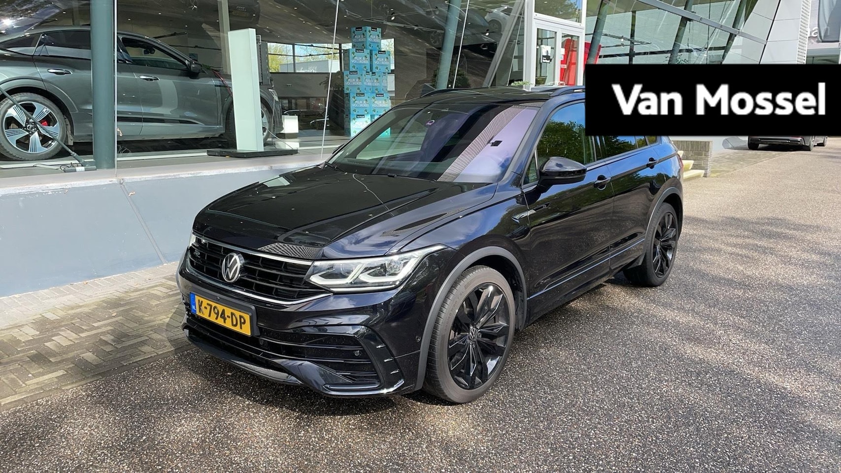 Volkswagen Tiguan - 1.5 TSI R-Line Business+ | Automaat | Black Style | Digital Cockpit PRO | Parkeer Camera | - AutoWereld.nl