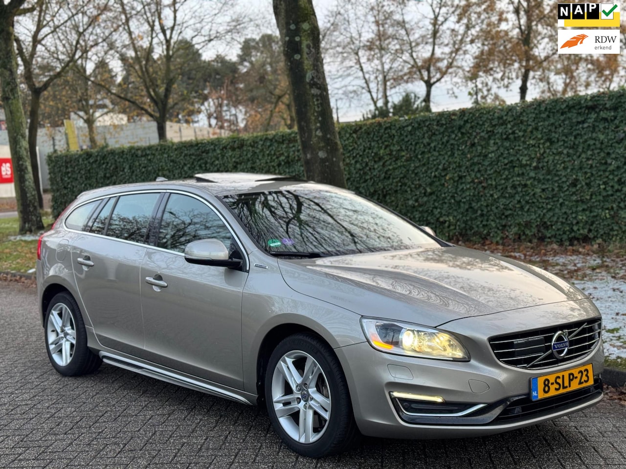 Volvo V60 - Volvo V60 2.4 D6 AWD Plug-In Hybrid Summum Leder | Schuifdak | PS | Memory - AutoWereld.nl