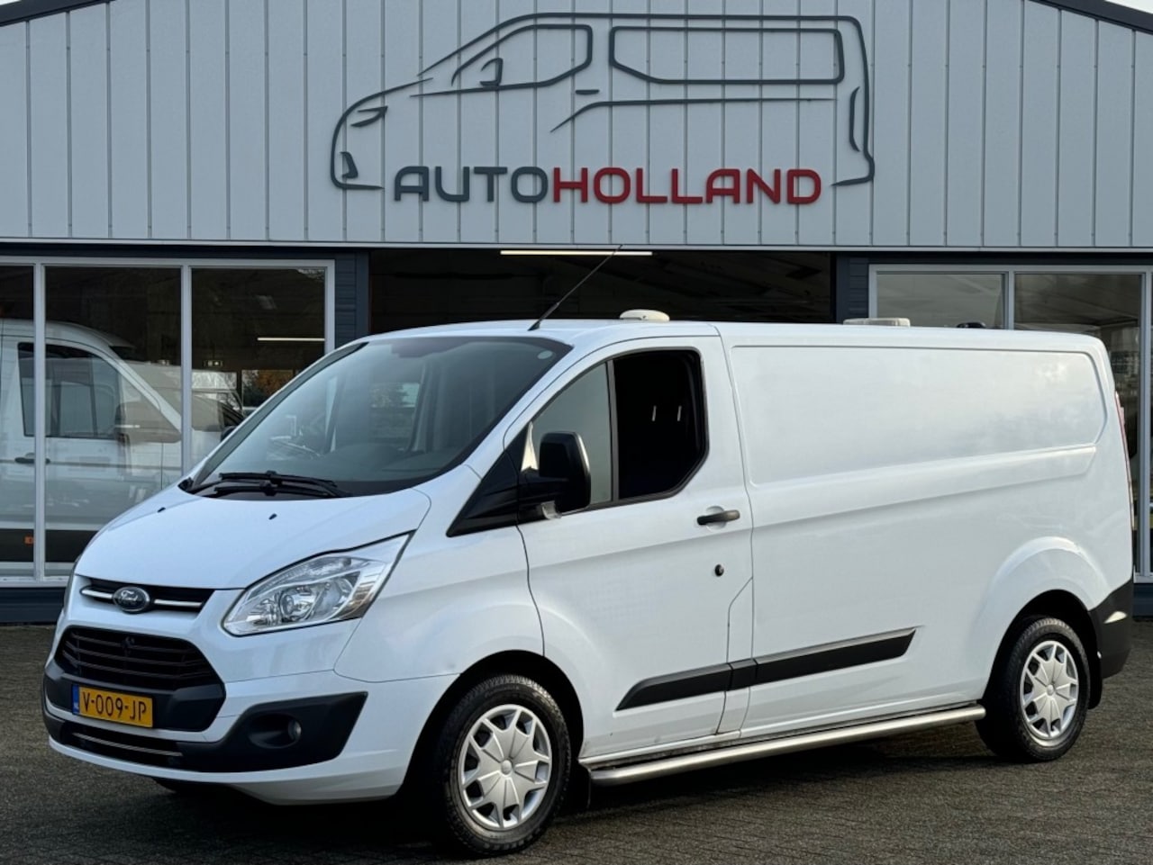 Ford Transit Custom - 2.0 TDCI 96KW 131PK L2H1 EURO 6 AIRCO/ CRUISE CONTROL/ TREKHAAK/ - AutoWereld.nl