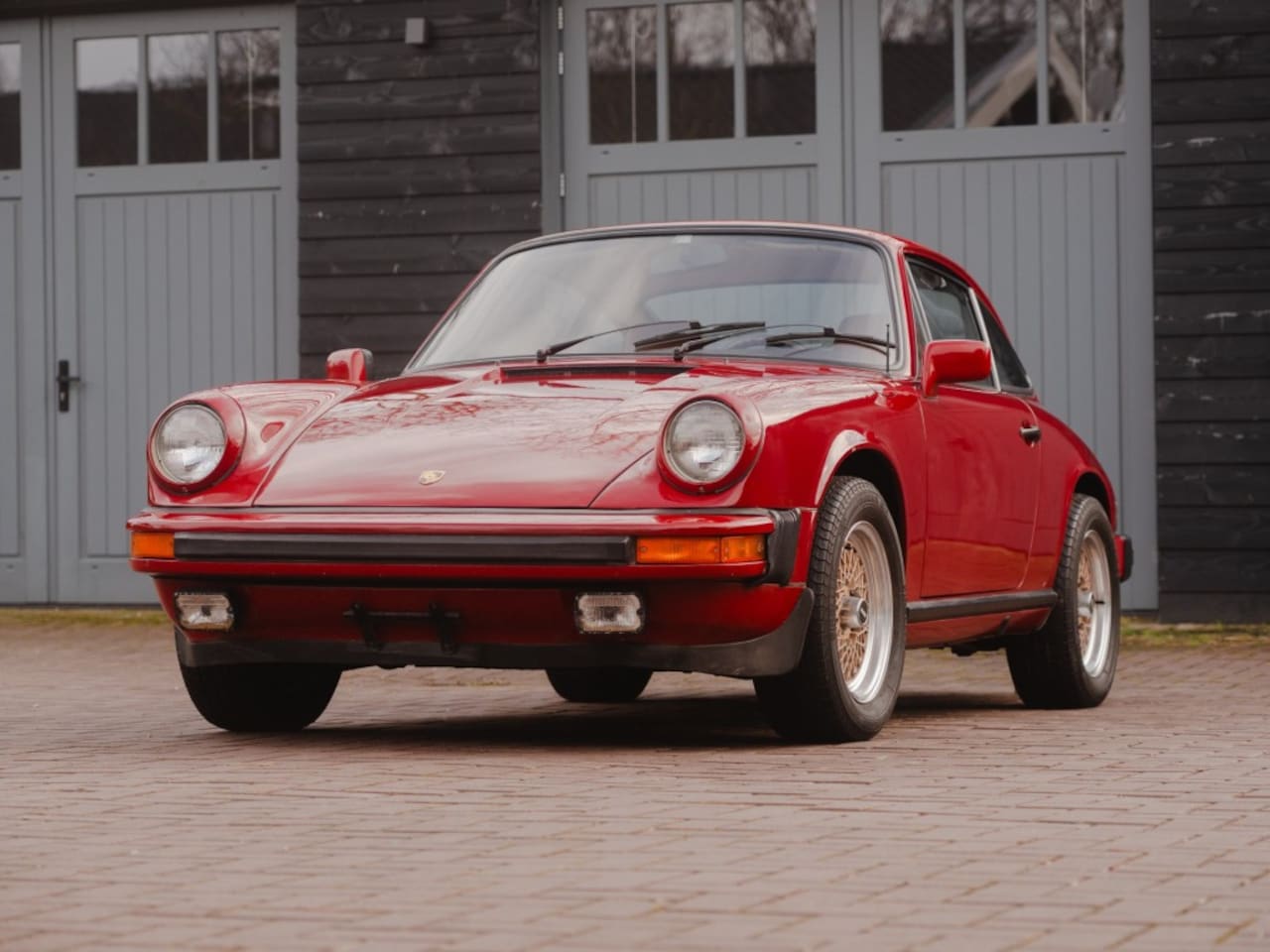 Porsche 911 - S 1975 Coupe PTS Malaga Red FULLY MATCHING - AutoWereld.nl