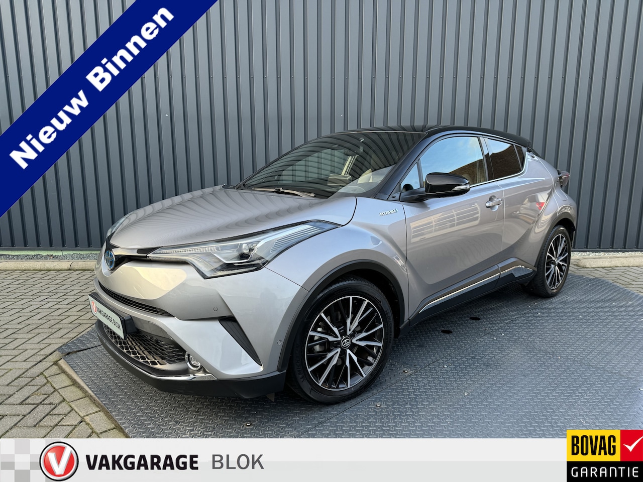 Toyota C-HR - 1.8 Hybrid Executive Ultimate / Bi tone | Creme Leer | JBL | LED | Rijklaar!! - AutoWereld.nl