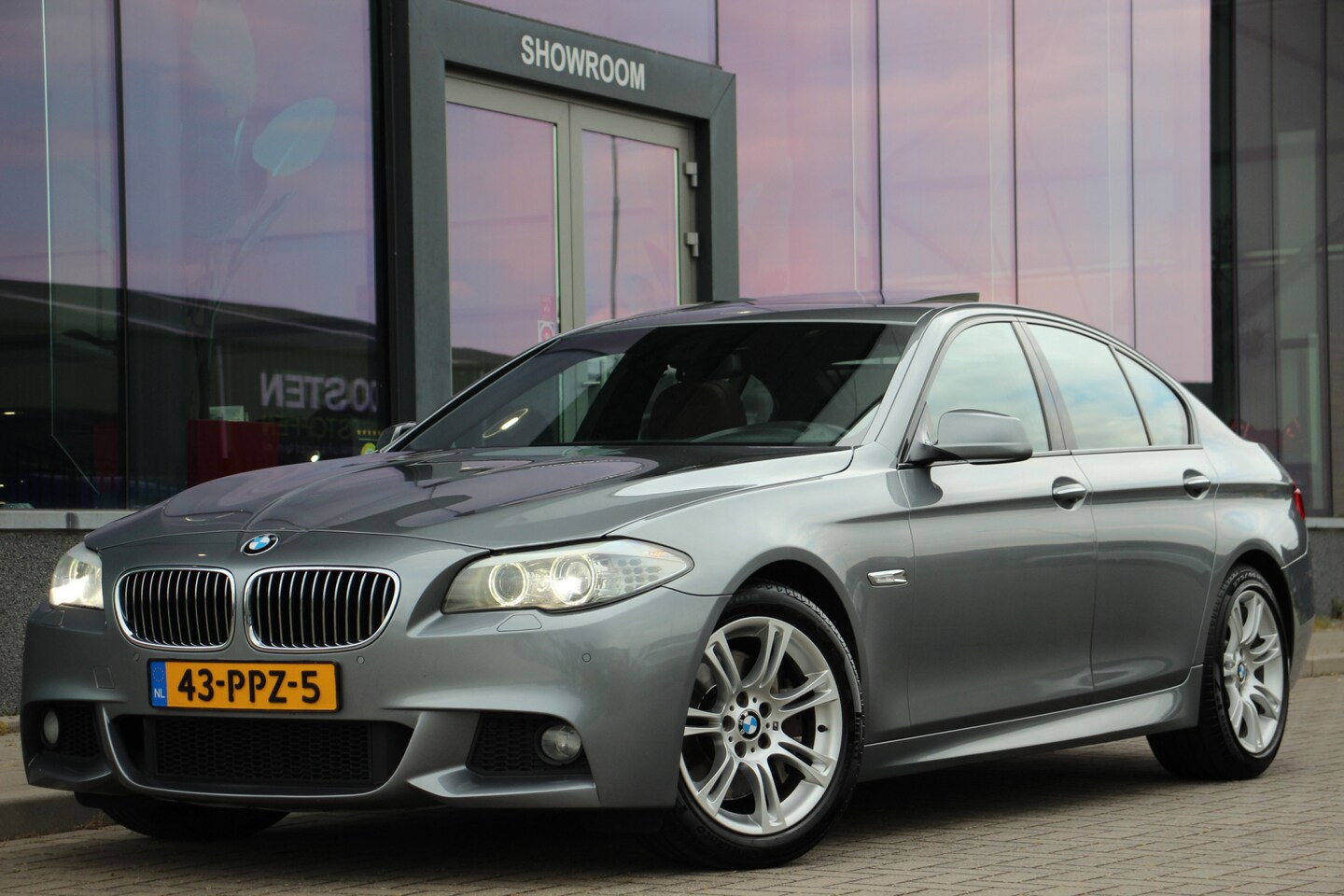 BMW 5-serie - 535d High Executive | M-Sport | Vol Opties | 300PK | Schuif-/kanteldak - AutoWereld.nl