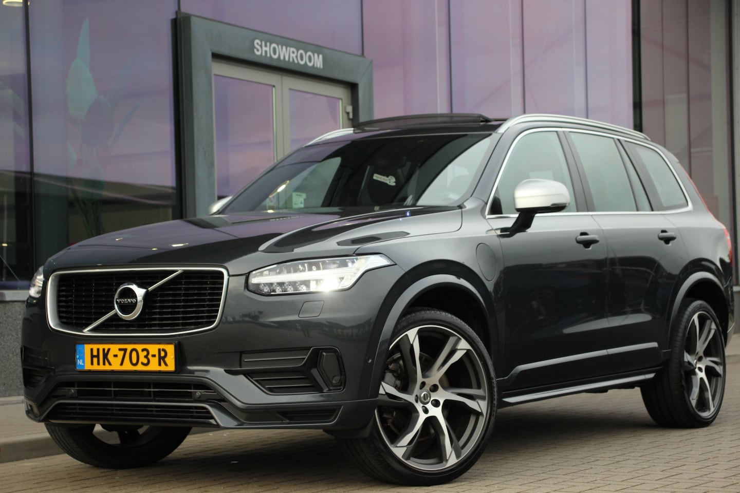 Volvo XC90 - 2.0 T8 Twin Engine AWD PHEV R-Design | Panoramdak | 7Pers. | 22'' - AutoWereld.nl