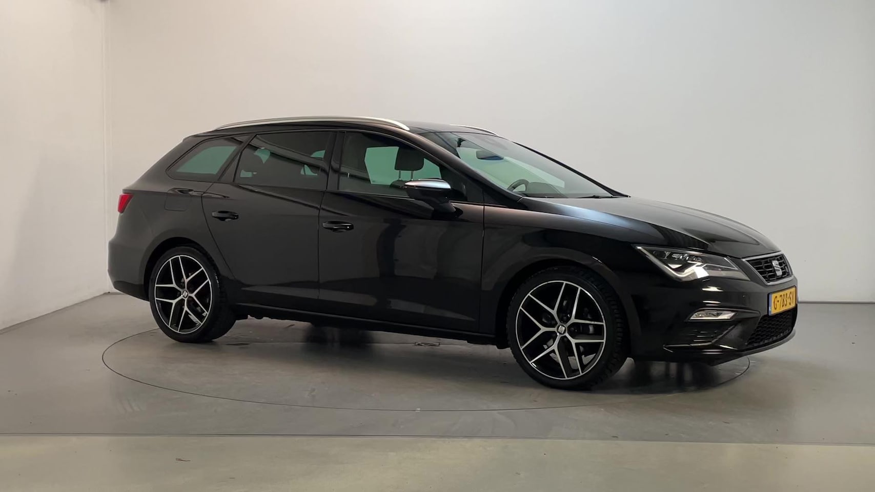 Seat Leon ST - 1.5 TSI 150pk DSG FR Ultimate Edition Camera Virtual Cockpit Stoelverwarming DAB+ - AutoWereld.nl