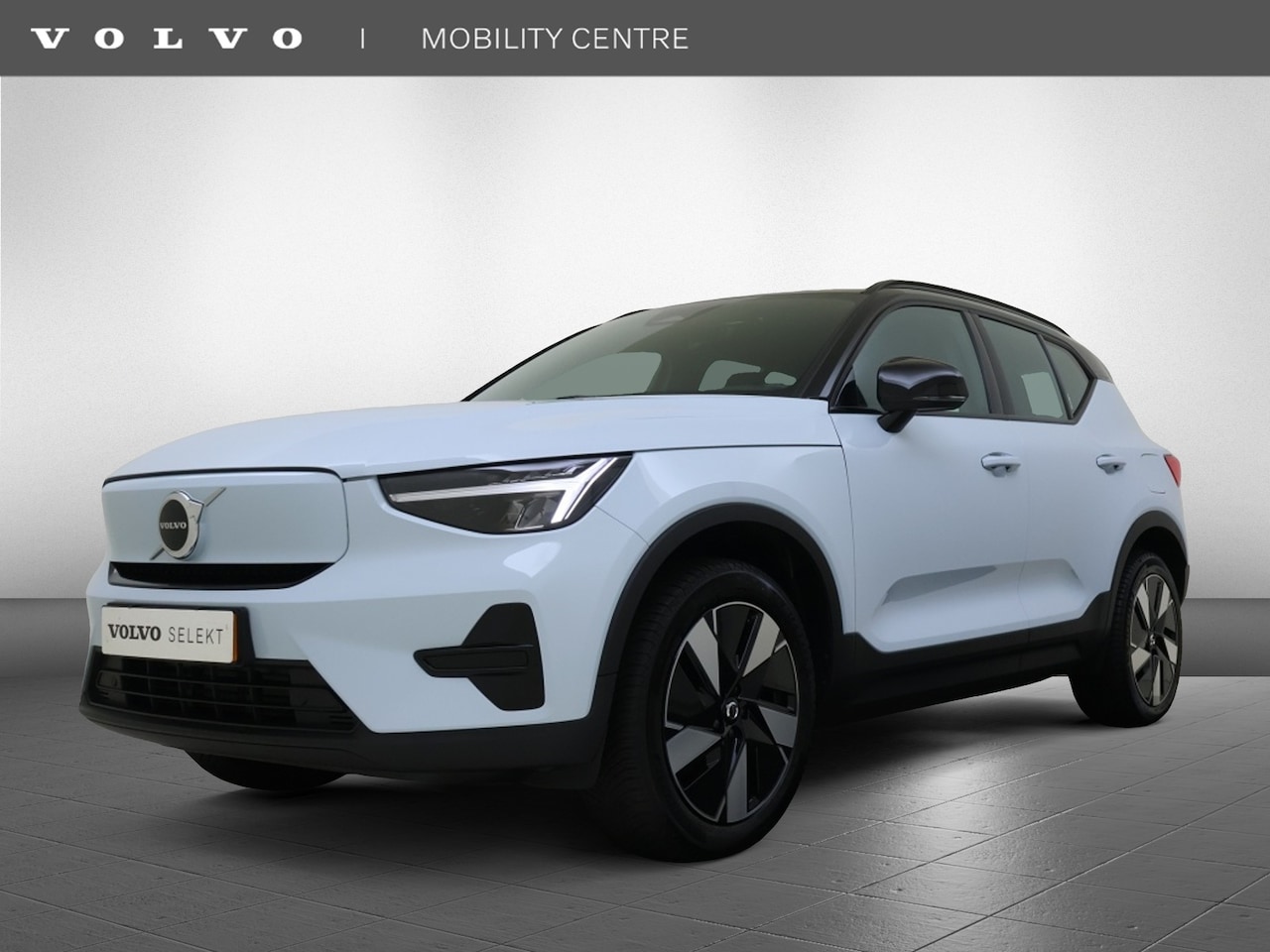 Volvo XC40 - Extended Plus 82 kWh | Trekhaak | Two-Tone | All-Seasonbanden - AutoWereld.nl