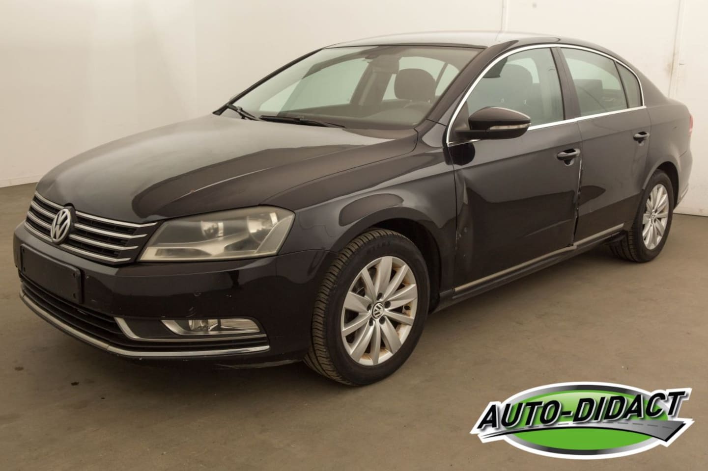 Volkswagen Passat - 1.6 TDI Navi - AutoWereld.nl