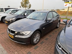 BMW 3-serie - 318i AUTOMAAT/RIJDT GOED/INRUILKOOPJE/APK 1-2025