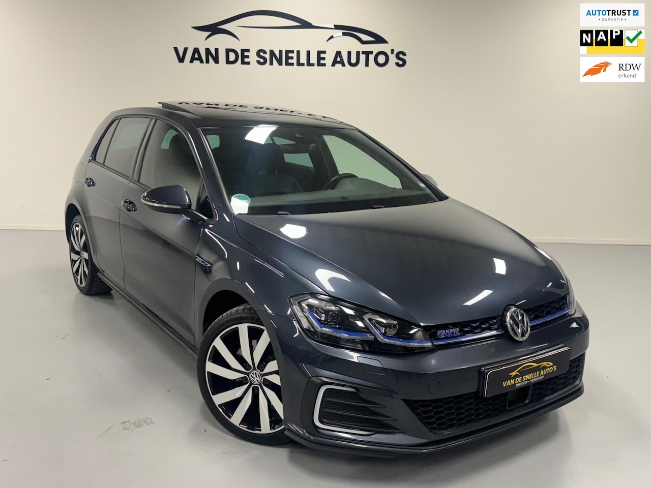 Volkswagen Golf - 1.4 TSI PHEV GTE STANDKACHEL/PANO/MATRIX - AutoWereld.nl