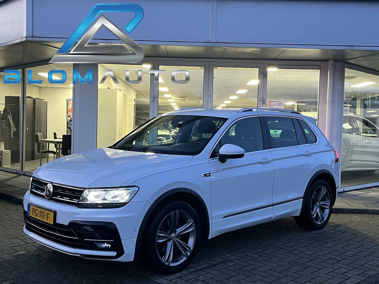 Volkswagen Tiguan - 1.4 TSI R-LINE LED+CARPLAY+VIRTUAL 1E EIG. - AutoWereld.nl