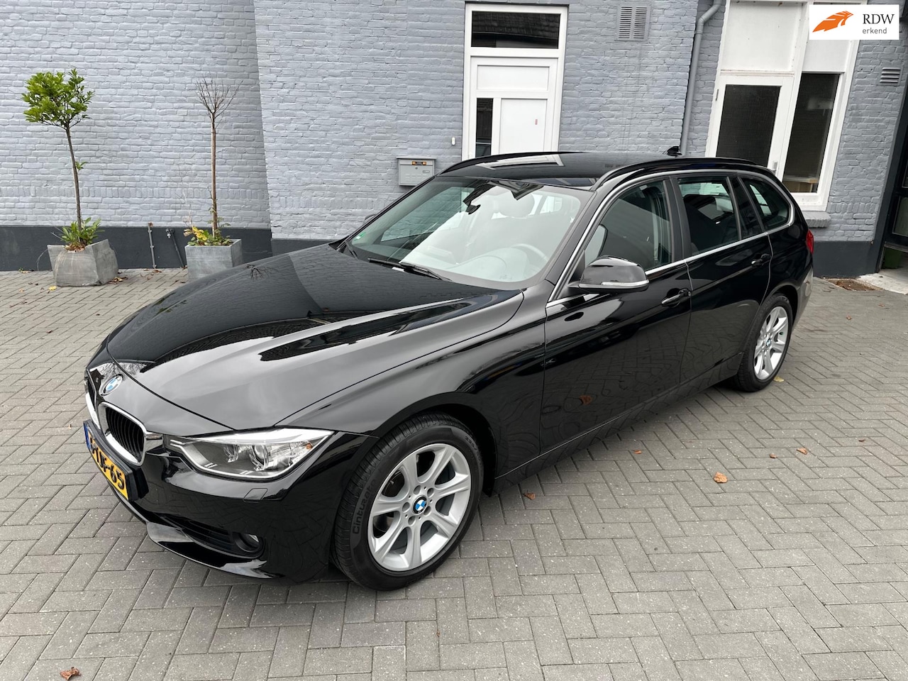 BMW 3-serie Touring - 320i Executive| XENON | NAVI | TREKHAAK | - AutoWereld.nl