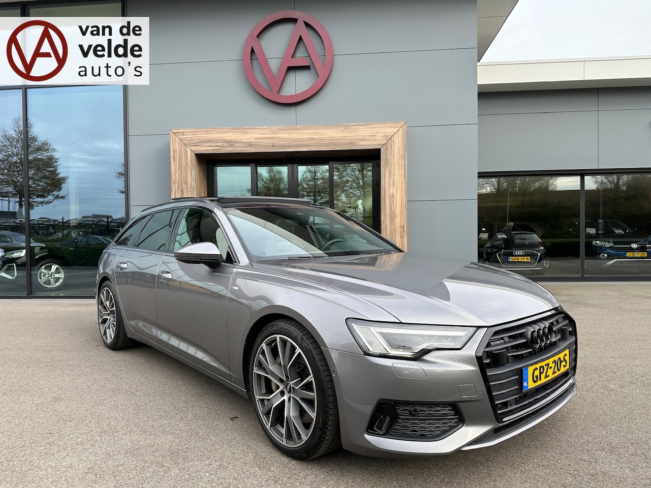 Audi A6 Avant - 55 TFSI 340pk quattro S-line | Panoramadak | Trekhaak | 20 inch | Zwart optiek | Camera | - AutoWereld.nl