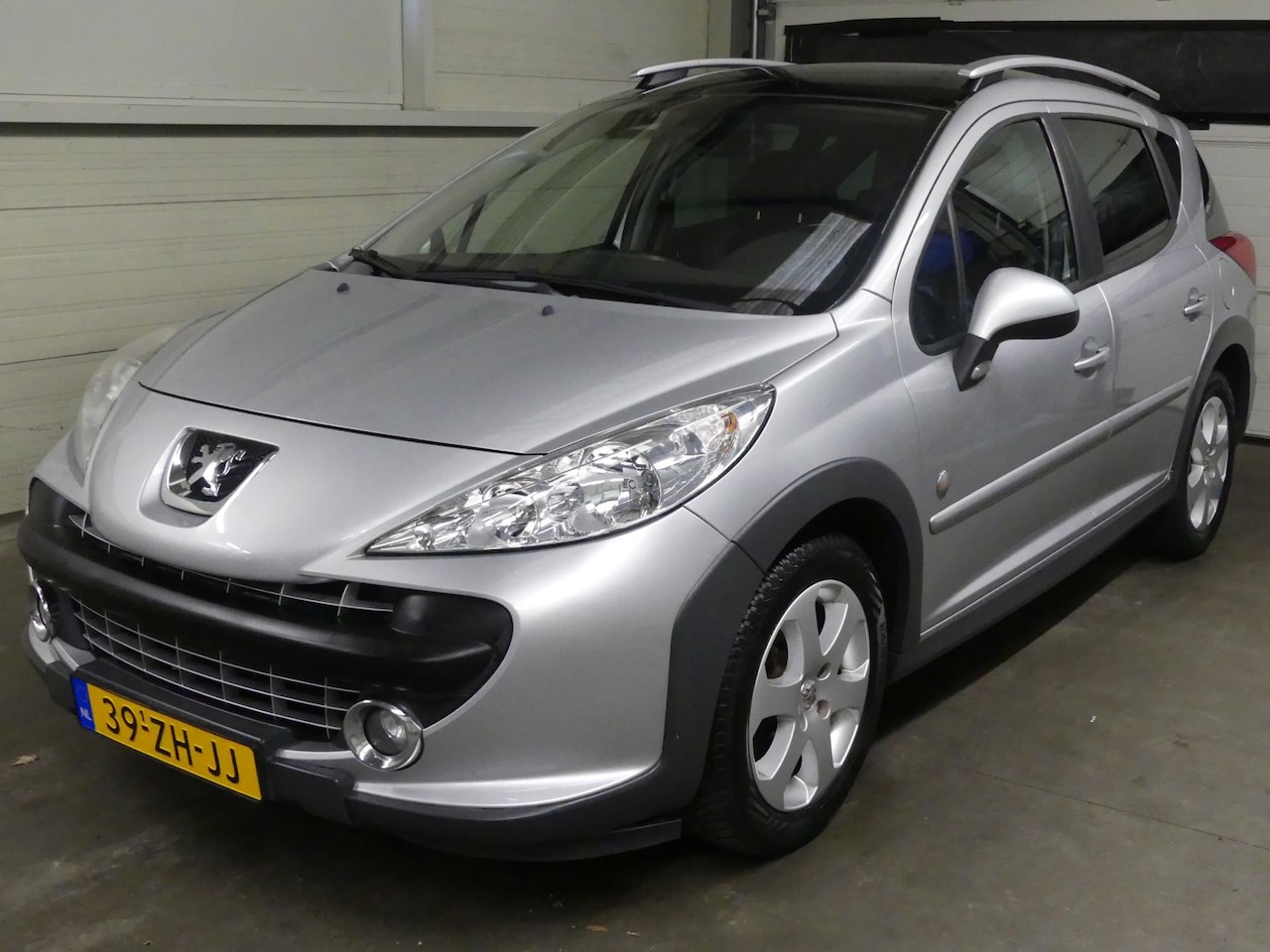 Peugeot 207 SW Outdoor - 1.6 VTi XS - Airco - Cruise Control - Half Leer - Trekhaak - AutoWereld.nl