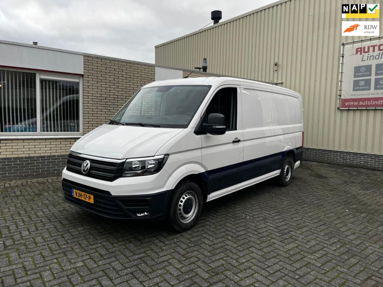 Volkswagen Crafter - 35 2.0 TDI L3H2 TREKHAAK, AUTOMAAT,CARPLAY - AutoWereld.nl