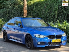 BMW 3-serie - 320i Edition M Sport Shadow Executive Pano CarPlay NAP 19inch NL Cam Blauw