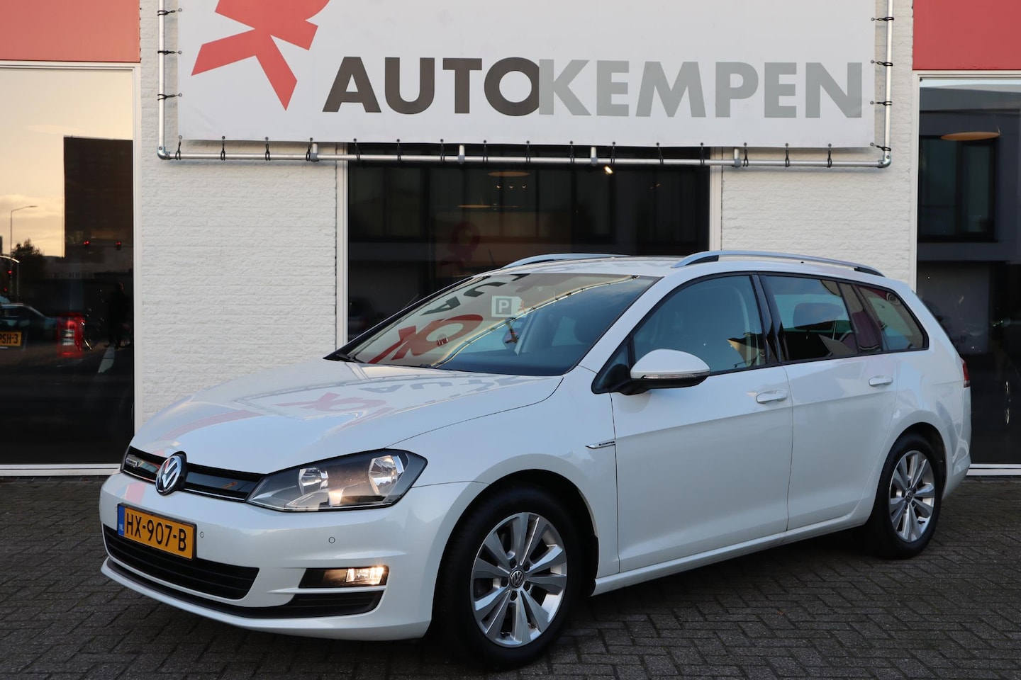 Volkswagen Golf Variant - 1.0 TSI COMFORTLINE NAVI|CAMERA||TREKHAAK - AutoWereld.nl