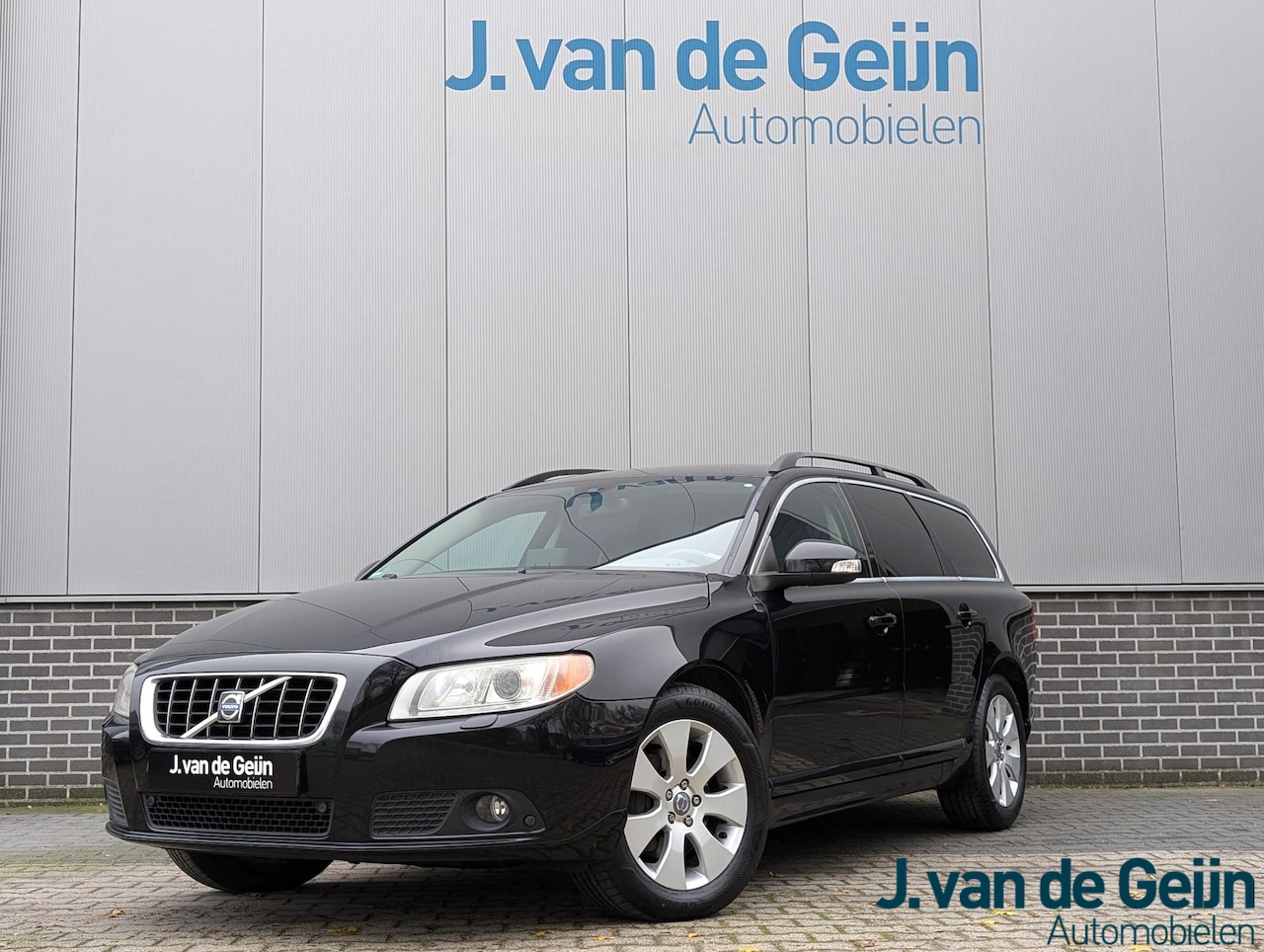 Volvo V70 - 3.2 Summum | Stoelventilatie & verwarming | Navi | Leer | Xenon | APK & OH Nieuw - AutoWereld.nl