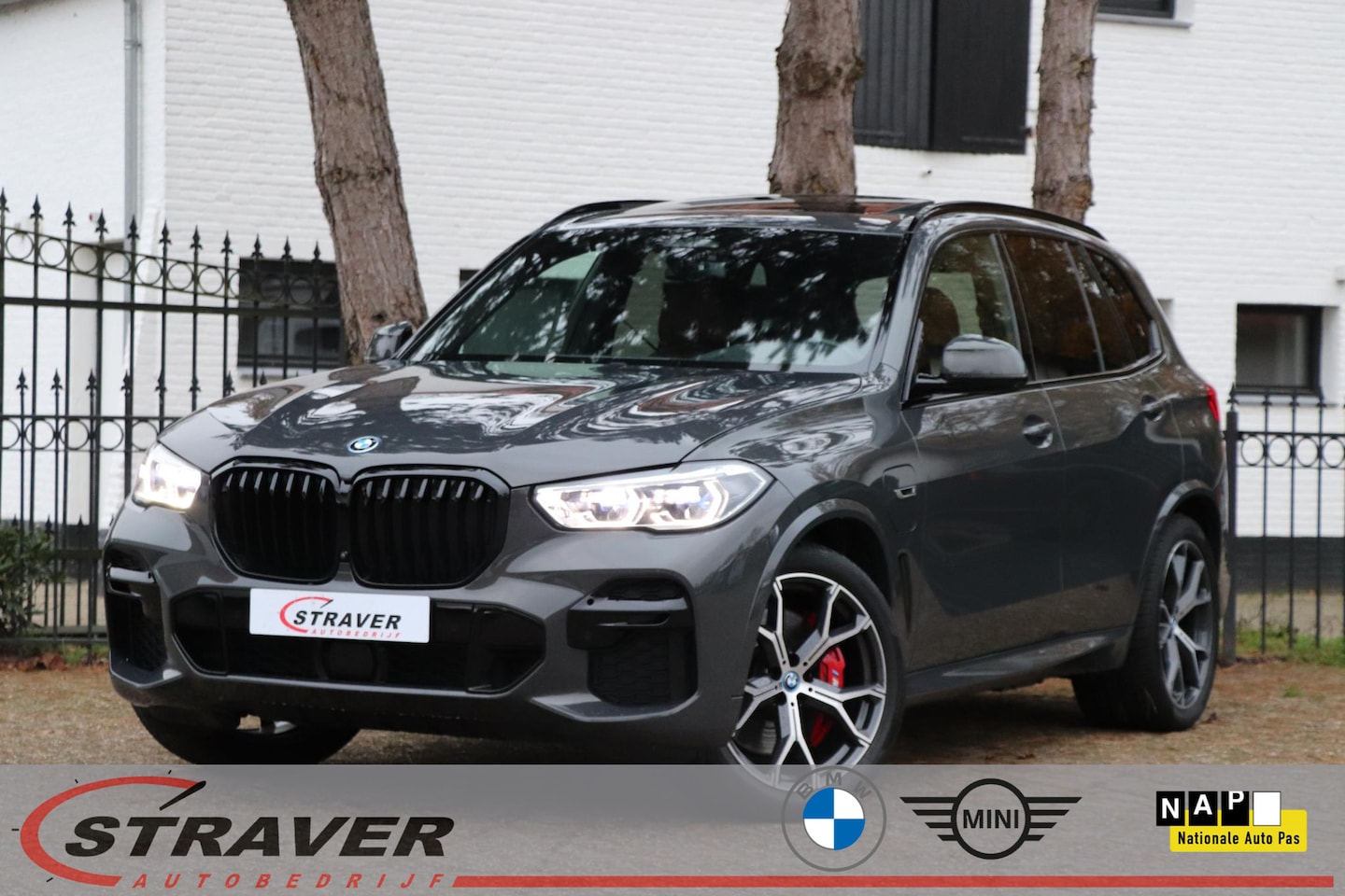 BMW X5 - xDrive45e High Executive |M-sport |Panoramadak |Laser  |Trekhaak - AutoWereld.nl