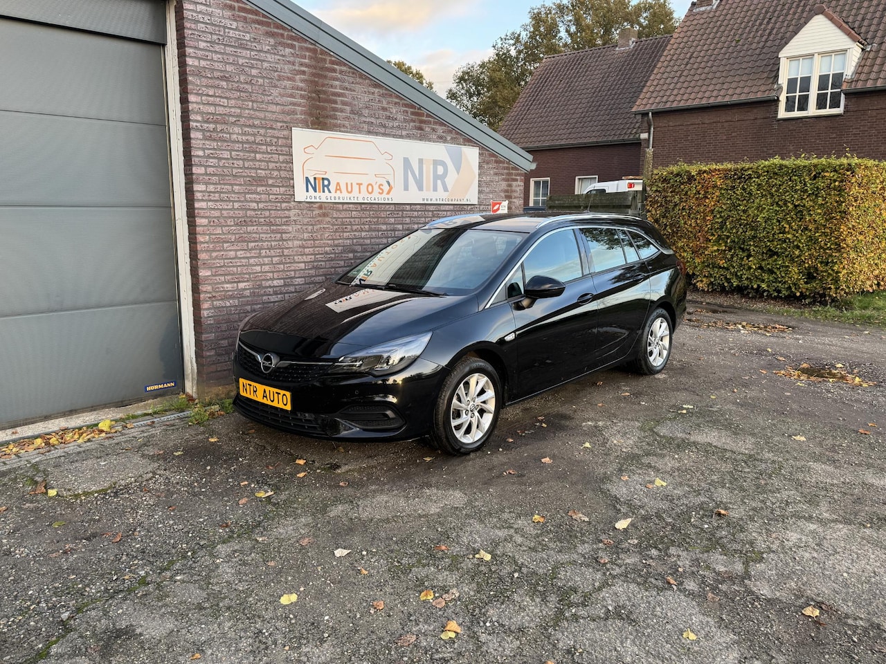 Opel Astra Sports Tourer - 1.2 Edition APK 10\25, Trekhaak, Camera. - AutoWereld.nl