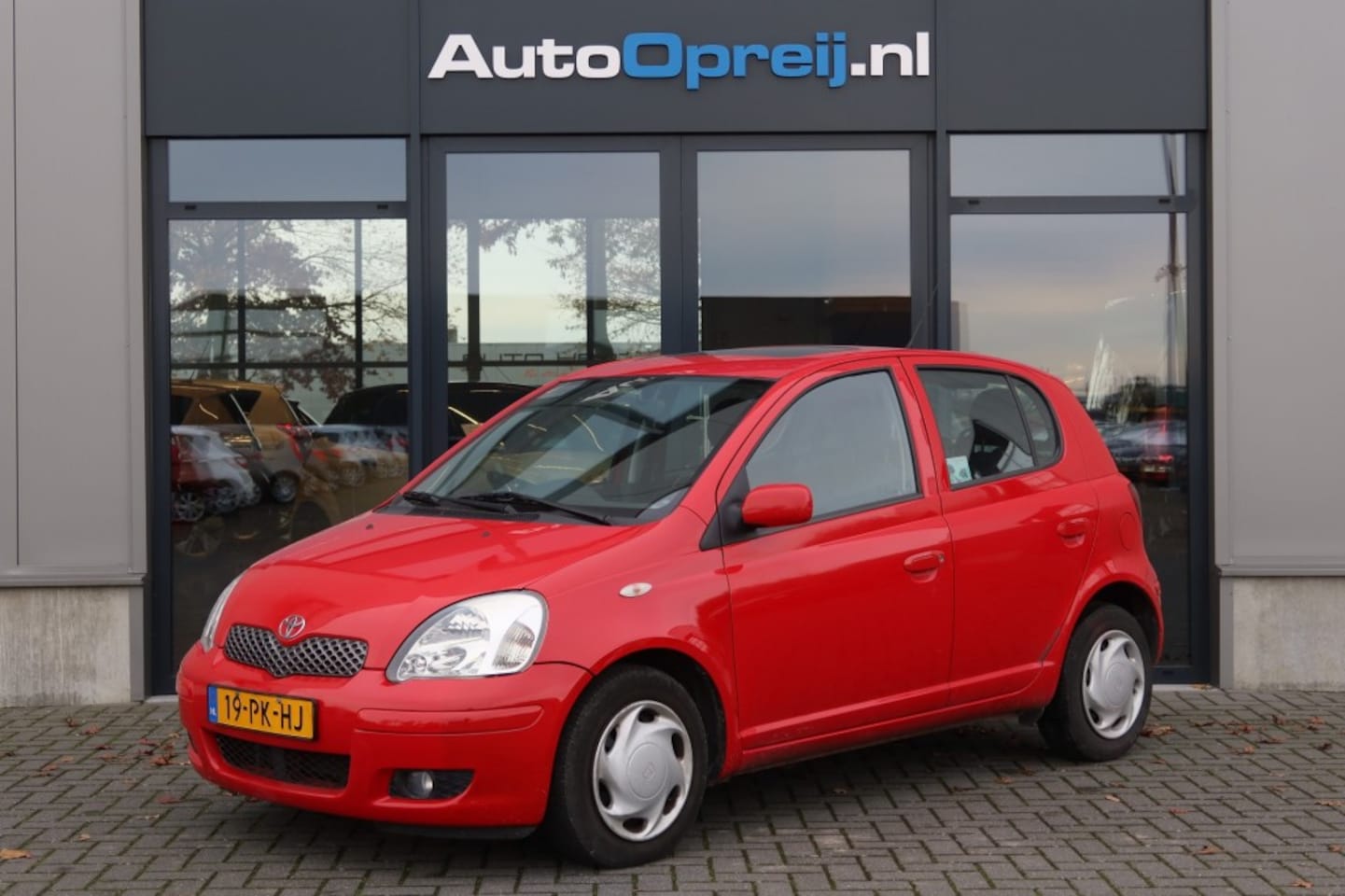 Toyota Yaris - 1.3 VVT-I Sol 5drs. Airco, PDC, schuif/kantel dak, 1e eigenaar, - AutoWereld.nl