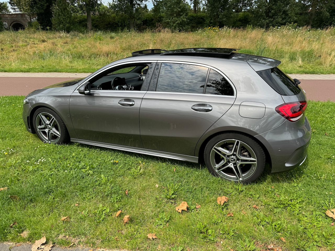 Mercedes-Benz A-klasse - 220 Launch Edition Premium KLASSE Opmerkingen  Onbekend ACCESSOIRES   * 		Exterieur * 		 AMG-styling * 		 AMG-styling - AutoWereld.nl