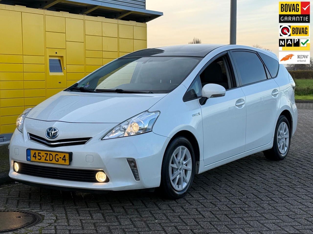 Toyota Prius Wagon - 1.8 Aspiration 96g Full Hybride 7P Panoramadak Navi Dealer ondh - AutoWereld.nl