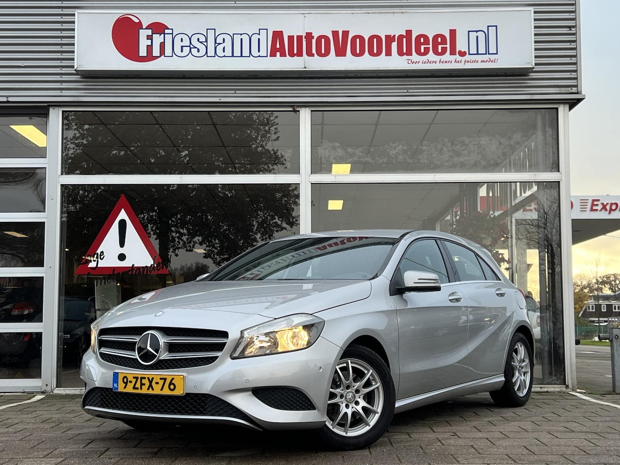 Mercedes-Benz A-klasse - 180 Ambition Automaat / Navi / PDC / Stoelverwarming / 2013 - AutoWereld.nl