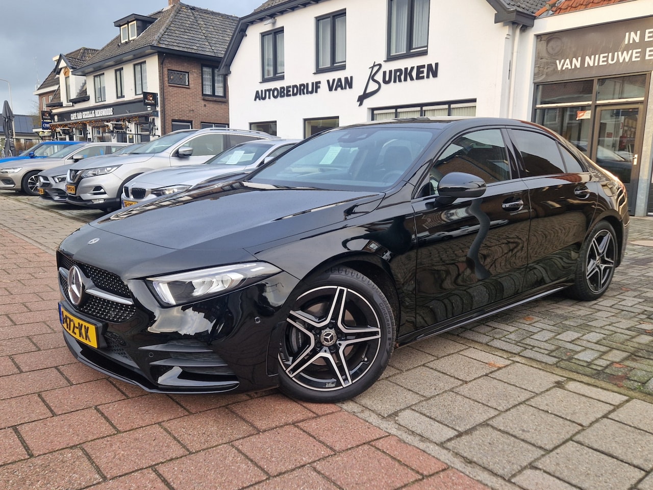 Mercedes-Benz A-klasse - 200 Business Solution AMG 200 Business Solution AMG, 20.000KM,Achteruitrij camera,Stoelverwarming,Navigatie - AutoWereld.nl