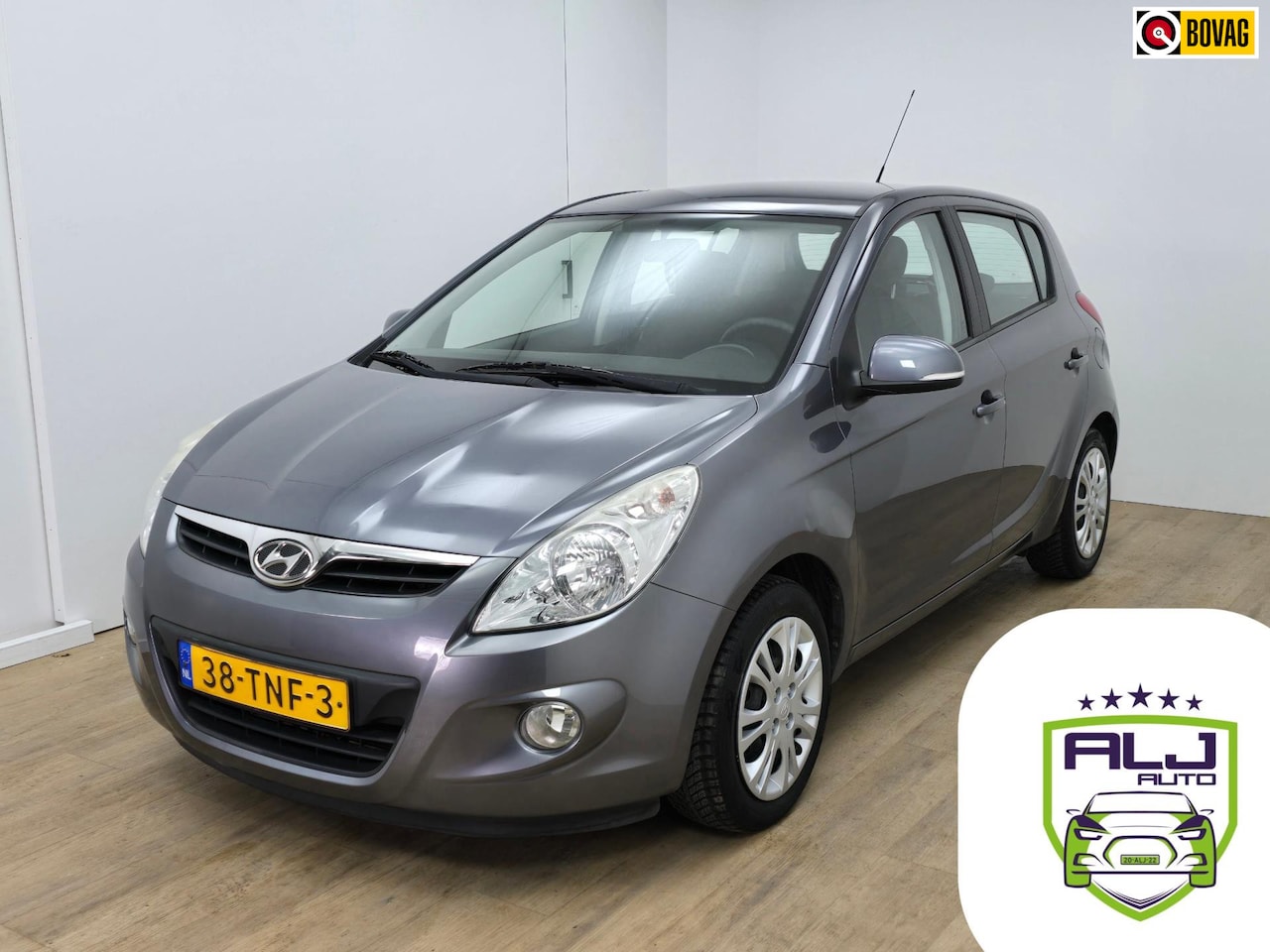 Hyundai i20 - Occasion met 1.4i motor en trekhaak | Tweedehands Hyundai I20 5 deurs met ruime apk | Radi - AutoWereld.nl