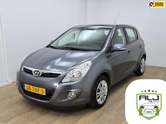 Hyundai i20 - Occasion met 1.4i motor en trekhaak | Tweedehands I20 5 deurs met ruime apk | Radio met au