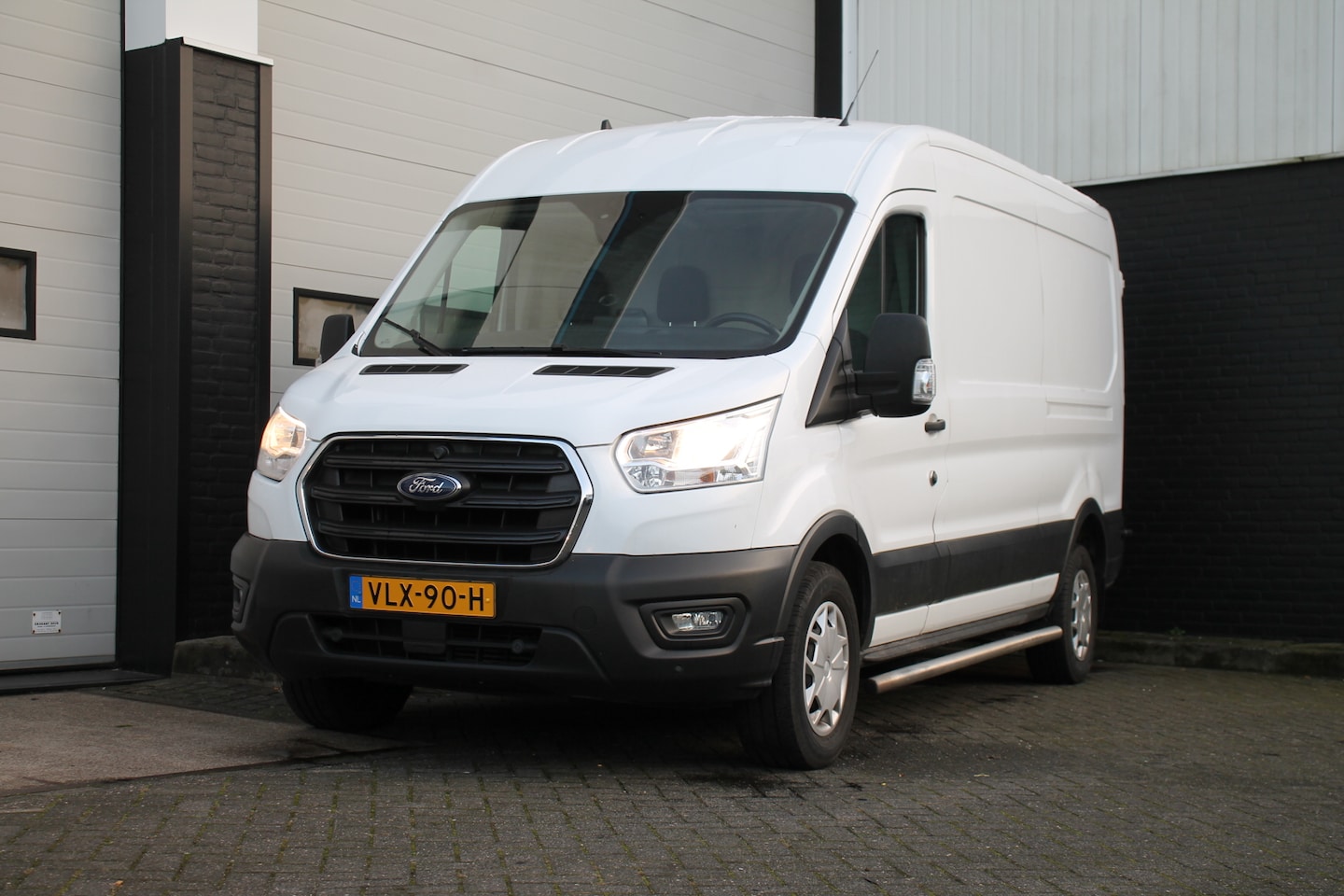 Ford Transit - 2.0 TDCI 130PK L3H2 EURO 6 - Airco - Navi - Cruise - Camera - € 15.900,- Excl. - AutoWereld.nl