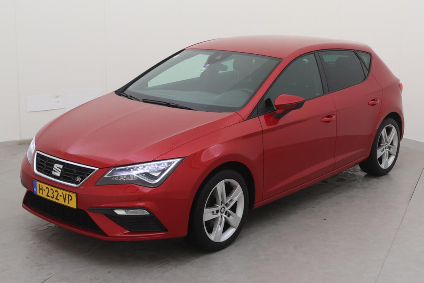 Seat Leon - 1.0 TSI 116pk 6-bak FR Ultimate Edition [ VIRTUAL+CAMERA+CARPLAY+LED+STOELVERWARMING+PDC ] - AutoWereld.nl